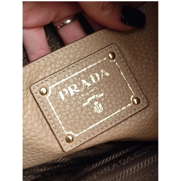Beautiful Prada handbag. Has been authenticated. - Picture 11 of 11